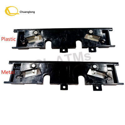 445-0582423 4450582423 ATM Pièces détachées NCR S1 Porte de camion en plastique à cassette avec poussoir Assy NCR poussoir à cassette