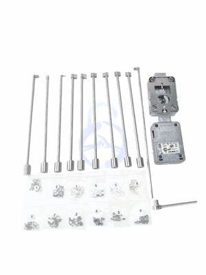 Un grand maître Dormakaba 71111 outils de déverrouillage de coffre, porte de coffre, etc.